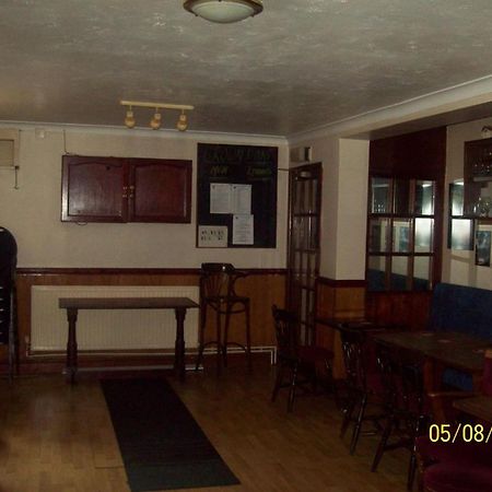 The Crown Hotel Swindon Kültér fotó