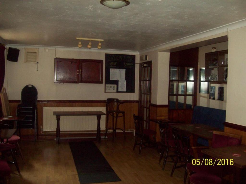 The Crown Hotel Swindon Kültér fotó