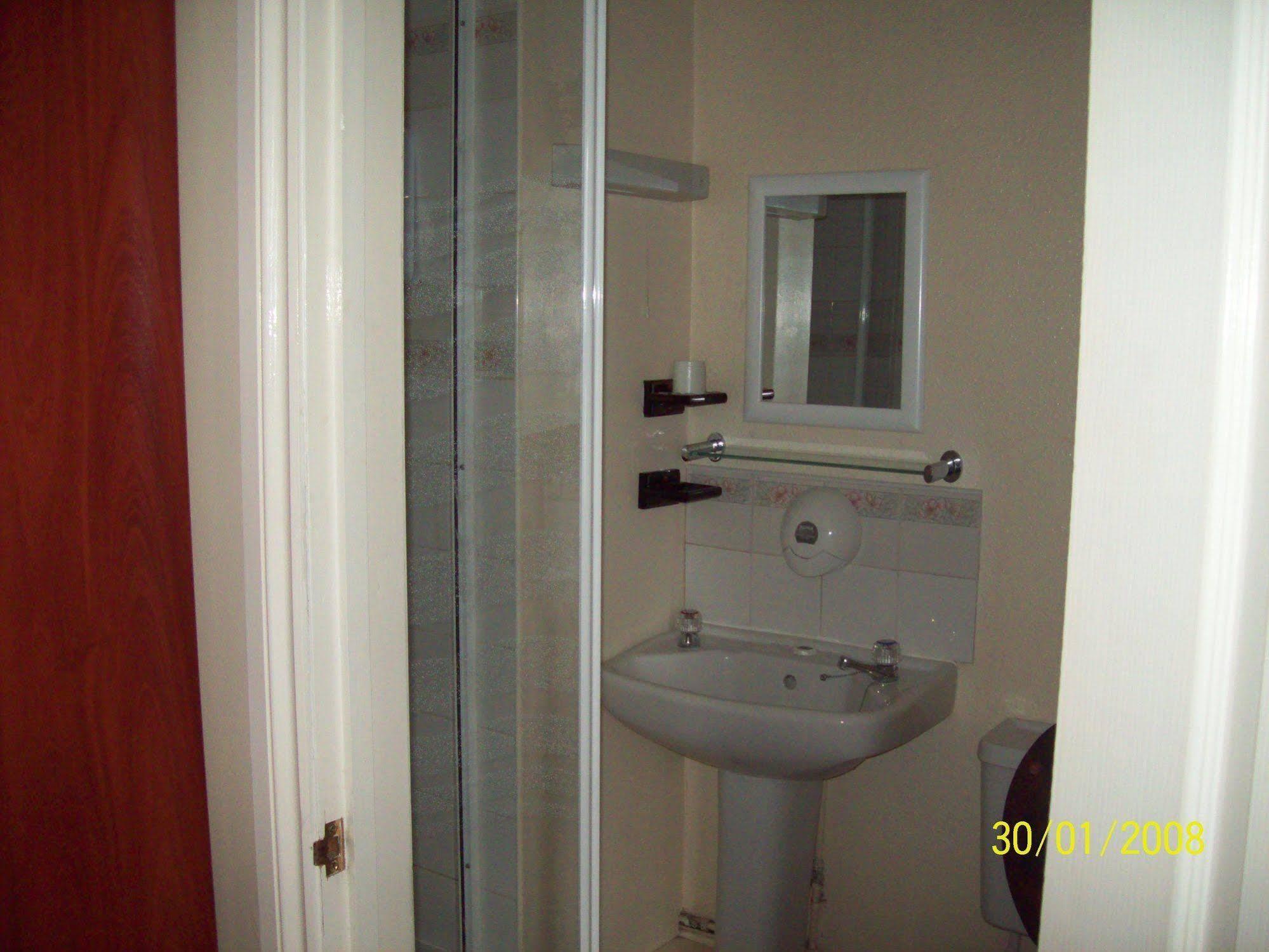The Crown Hotel Swindon Kültér fotó