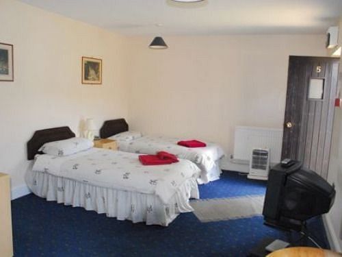 The Crown Hotel Swindon Kültér fotó