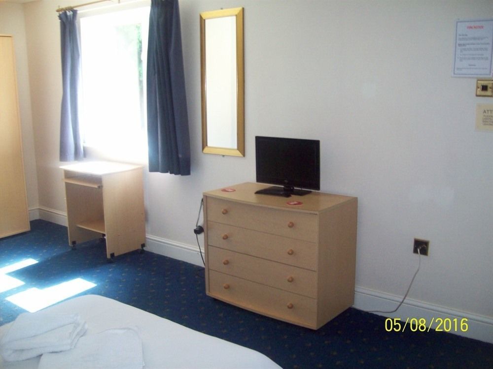 The Crown Hotel Swindon Kültér fotó
